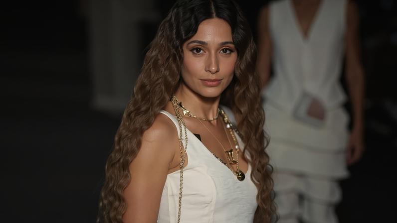 Camila Pitanga no desfile da Aluf