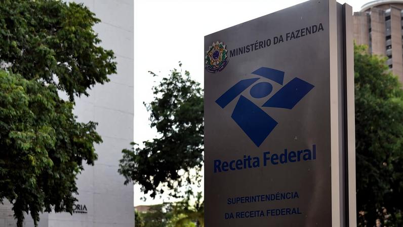 Fachada do prédio da Superintendência da Receita Federal em Brasília (DF)