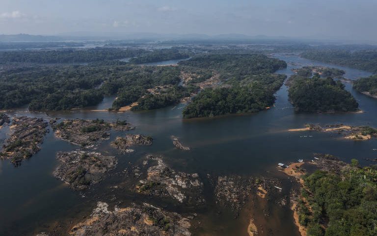 Trecho da Volta Grande do Xingu na Terra Indígena Paquiçamba, próxima da usina de Belo Monte e do projeto de mineração da empresa Belo Sun