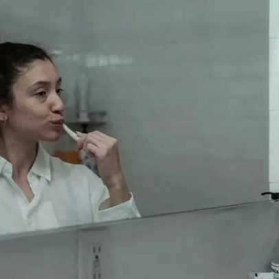 Cientistas alertam: não escove os dentes logo após as refeições