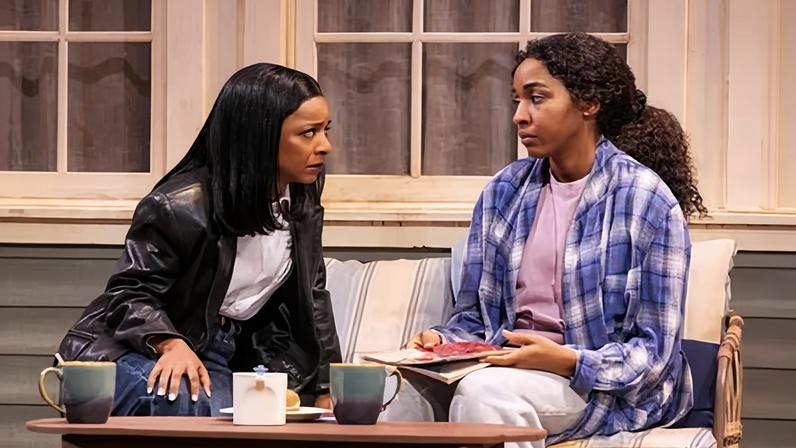 Revisão de elenco: Ayo Edebiri luta, Kara Young brilha na Broadway revival