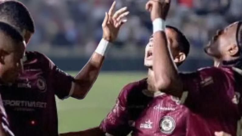 Jogadores do Jacuipense comemoram classificação na Copa do Brasil.