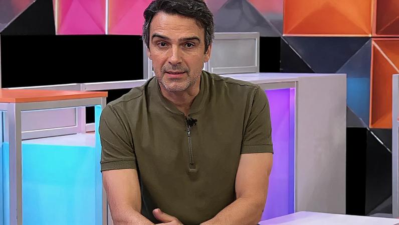 A razão emocionante que levou Tadeu Schmidt a não faltar ao 'BBB 26' após perder Oscar Schmidt.