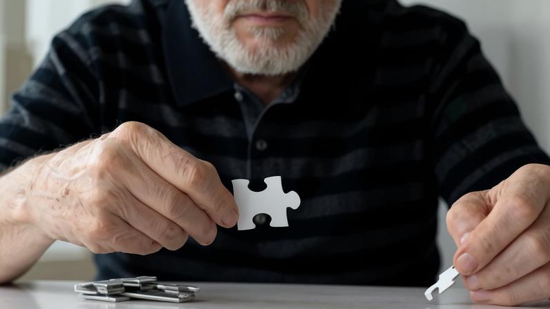 A deficiência de colina foi associada a doenças neurodegenerativas, como o mal de Parkinson e Alzheimer. Ela é ingrediente presente em suplementos conhecidos como "nootrópicos"