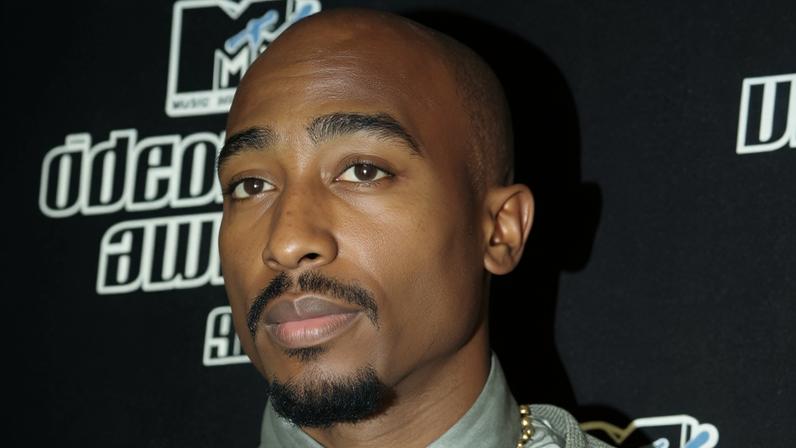 Tupac Shakur, cantor de rap morto em 1996