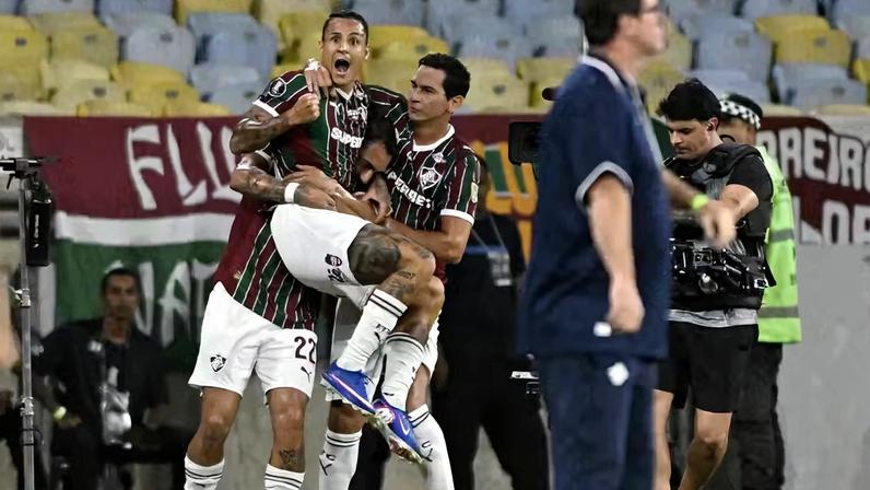 Jogadores comemoram gol em Fluminense x Ind. Rivadavia — Foto: André Durão / ge