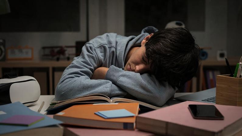 Fenômeno jet lag, que atinge mais de 80% dos adolescentes brasileiros, tem como causas hábitos cotidianos e rotina com horários rigoroso