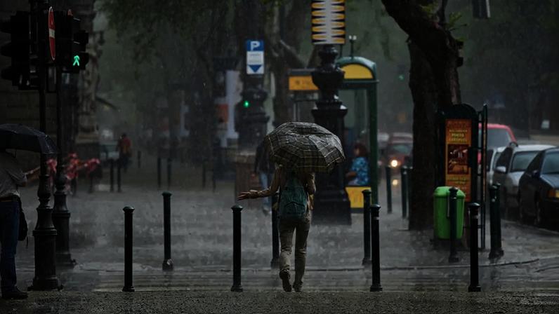 Fotografia de um da com chuvas fortes.