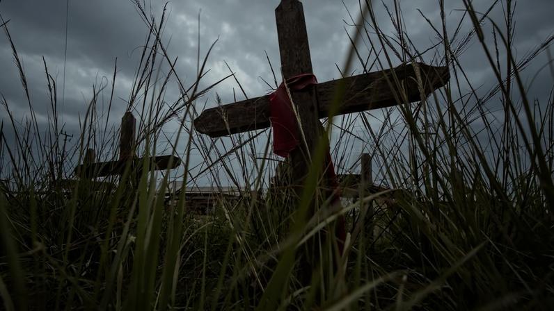 Cruz em memória dos 19 mortos no massacre de 17 de abril de 1996, na curva do S em Eldorado do Carajás (PA)