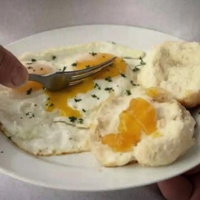 Ovos mexidos ou cozidos: qual é melhor para ganhar músculos
