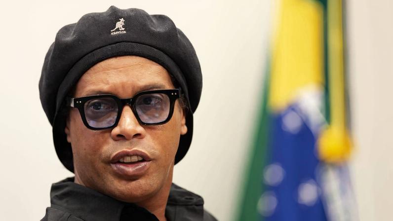Ex-jogador Ronaldinho Gaúcho lança gravadora musical nos EUA