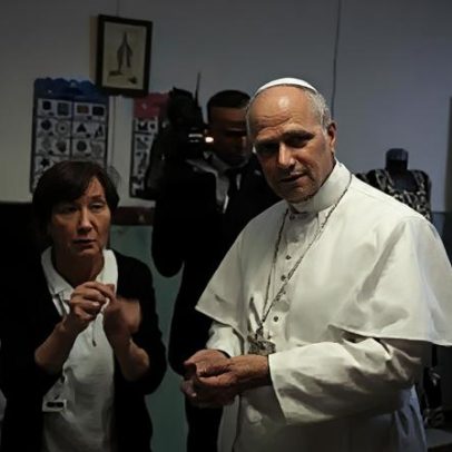 Papa Leão XIV compra colar artesanal na Argélia para sobrinha