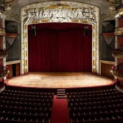 Theatro Municipal volta a impor cláusula que restringe expressão de artistas