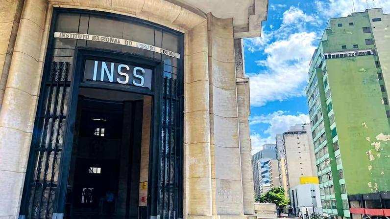 Fachada do edifício-sede do INSS em São Paulo (SP); órgão está limitando pedidos para o mesmo tipo de benefício para tentar conter a fila