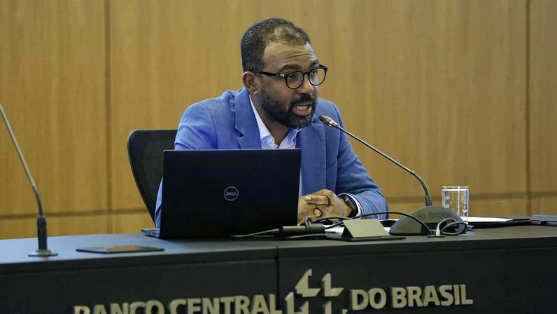 Diretor de Fiscalização do Banco Central, Ailton de Aquino, apresenta relatório de estabilidade financeira, em Brasília