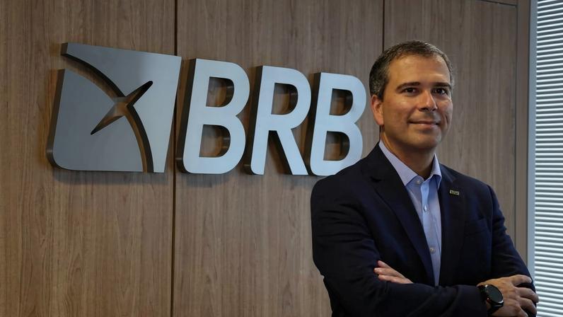 O ex-presidente do BRB (Banco de Brasília), Paulo Henrique Costa, na sede da instituição, em Brasília
