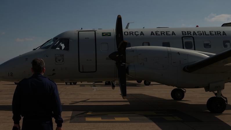 Avião da Força Aérea Brasileira no aeroporto de Brasília