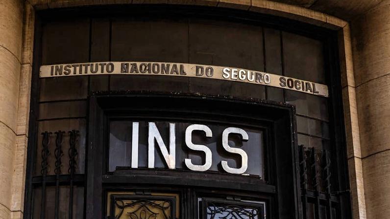 Fachada do INSS (Instituto Nacional do Seguro Social), localizado no Viaduto Santa Ifigênia, no centro de São Paulo