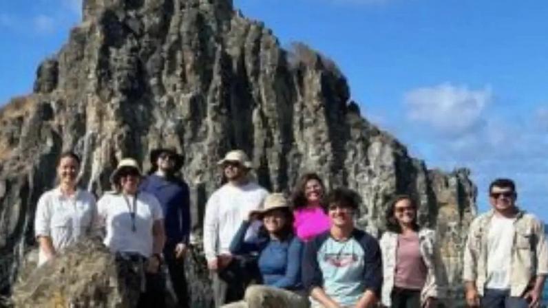 Grupo de pesquisadores da UFPE em Fernando de Noronha.