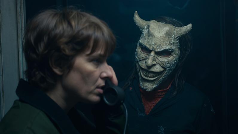 Mason Thames e Ethan Hawke em cena de 'O Telefone Preto 2'
