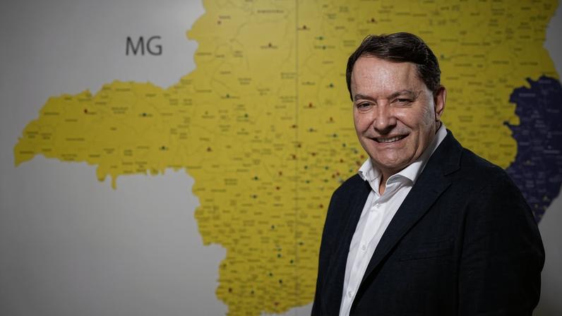 O dono do Supermercados BH, Pedro Lourenço de Oliveira, o 'Pedrinho BH', na sede da empresa, em Contagem (MG)