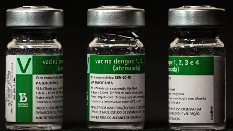 Frascos da vacina Butantan-DV, contra a dengue
