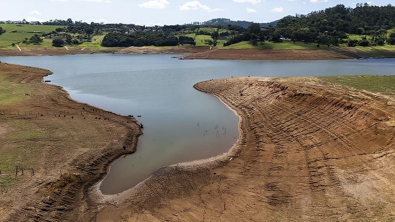 No início de dezembro passado, a represa Jaguari-Jacareí, que compõe o sistema Cantareira, estava com apenas 17,9% de sua capacidade; nesta quinta (16) era de 45,1%