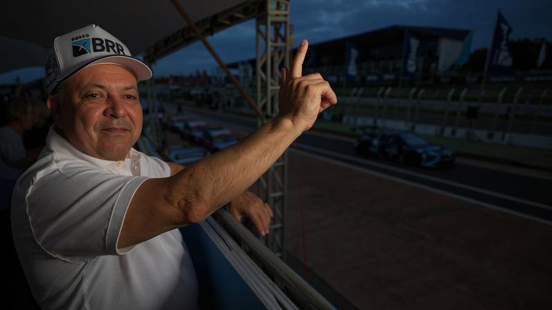 Ibaneis Rocha na prova principal da Stock Car 2025, durante a reabertura do autódromo de Brasília