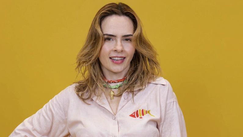 Ana Paula Renault, mineira de Belo Horizonte, participou da 16ª edição do Big Brother Brasil e ficou conhecida pelo bordão Olha ela! ao voltar imune de um paredão falso