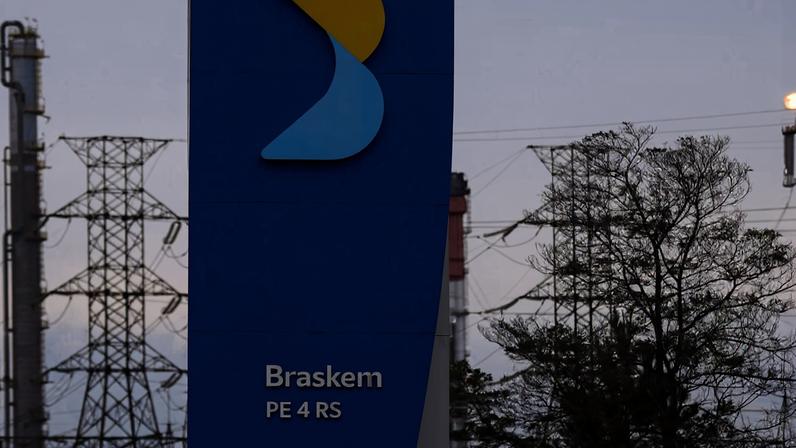 Logotipo da Braskem em uma das unidades da companhia, em Triunfo (RS).