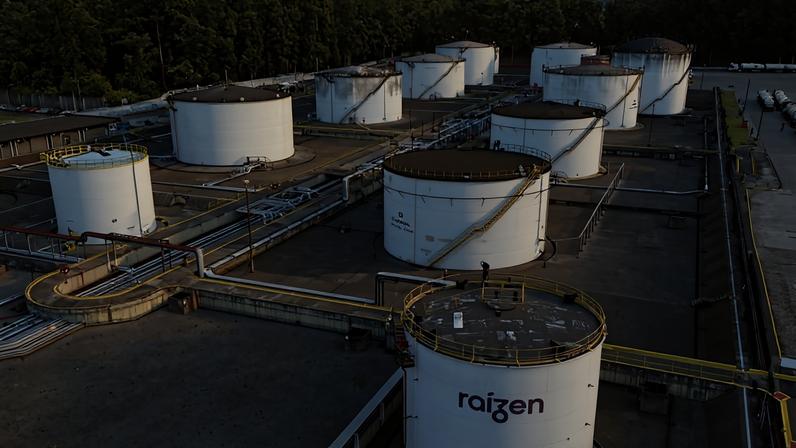 Tanques de combustível na planta da Raízen em São Paulo