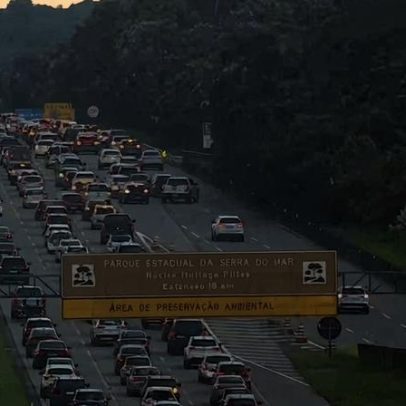 Saída para feriado de Tiradentes complica estradas; veja horários de pico