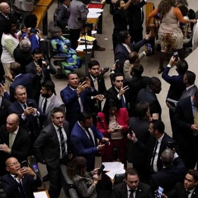 Câmara acelera projeto para reduzir pena de Bolsonaro sem afetar Anticorrupção