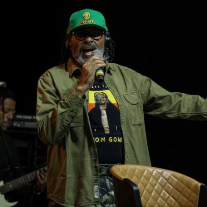 Quem é Edson Gomes, cantor envolvido em polêmica com Daniela Mercury