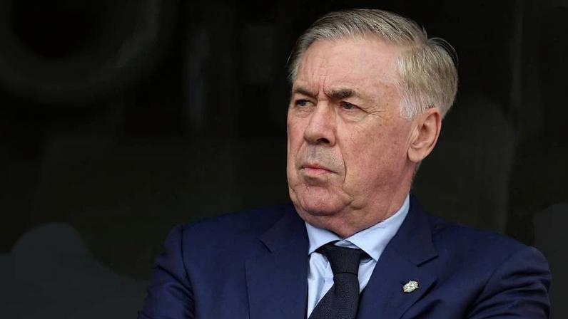 Carlo Ancelotti observa a partida entre Brasil e França, nos EUA; ele convocará os jogadores da seleção para o Mundial em 18 de maio