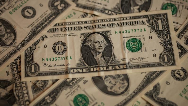 Dólar abaixo de R$5 sinaliza momento favorável para compra, dizem analistas