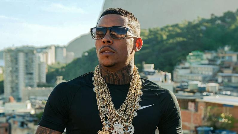 O MC Poze do Rodo em foto posada nas redes sociais
