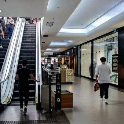 Shoppings enfrentam queda de público e vendas e discutem horários