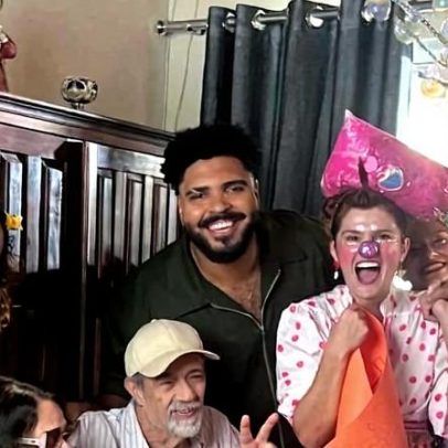 Paulo Vieira visita Retiro dos Artistas e grava conteúdo para Globoplay