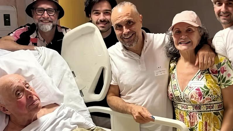 Mauro Mendonça aparece internado com filhos e a esposa, Rosamaria Murtinho