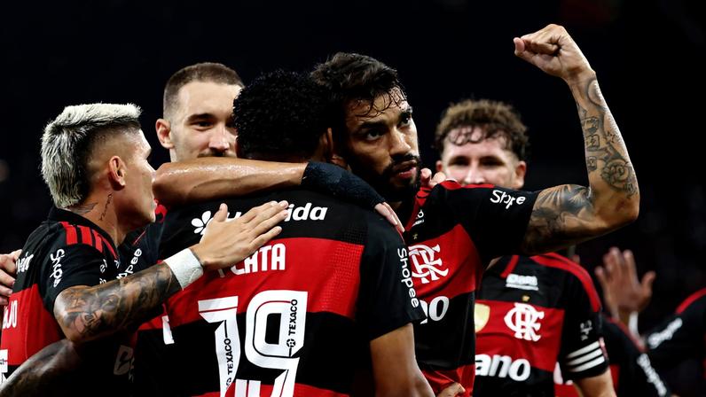 Jogadores do Flamengo comemoram gols na Libertadores