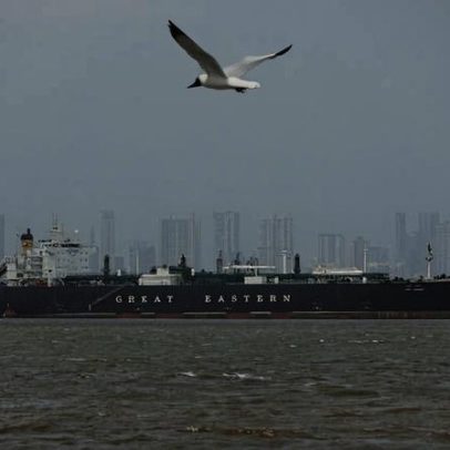Petróleo volta a rondar US$100 com fim do cessar-fogo no Irã