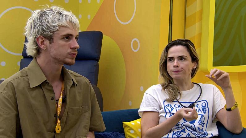 Juliano Floss e Ana Paula Renault conversam no quarto do líder do BBB 26