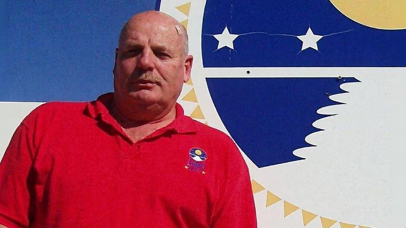 Dennis Hope passava por um divórcio quando teve a ideia milionária que mudou sua vida