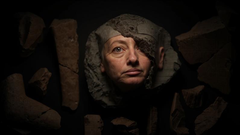 Fragmentos de estátuas da rainha Hatshepsut recuperados na década de 1920