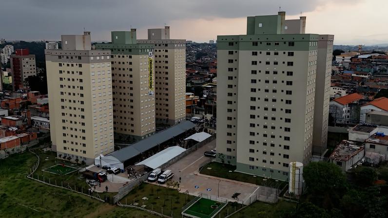 968 apartamentos dos residenciais Bauru e Lajeado, em Guaianases, na Zona Leste, foram entregues a famílias de baixa renda