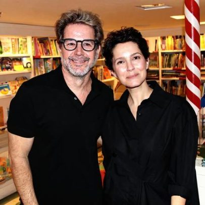 Murilo Benício prestigia ex-namorada Cecilia Malan no lançamento de livro
