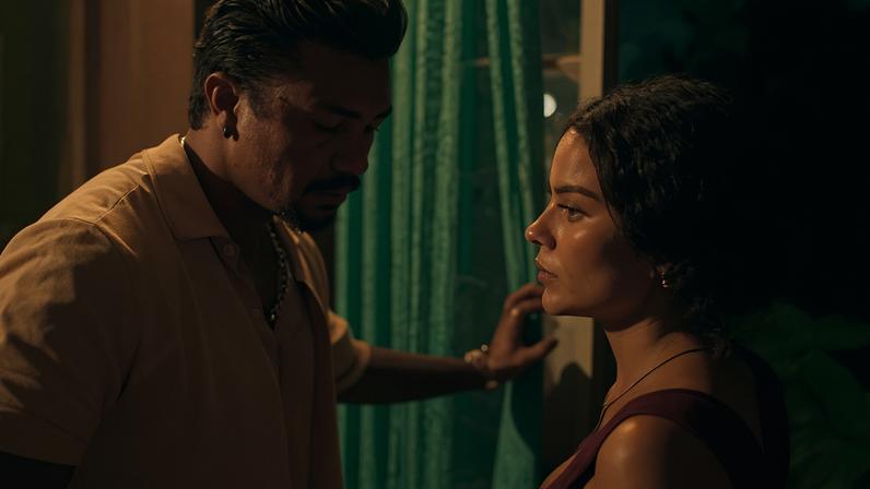 Xamã e Bella Campos como Sapinho e Marlene em 'Cinco Tipos de Medo'