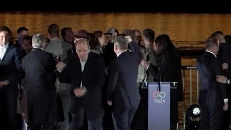 Político Zsolt Hegedus faz dança para celebrar vitória