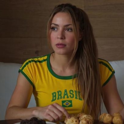 Shakira prova comidas típicas no Rio e veste camisa do Brasil em vídeo